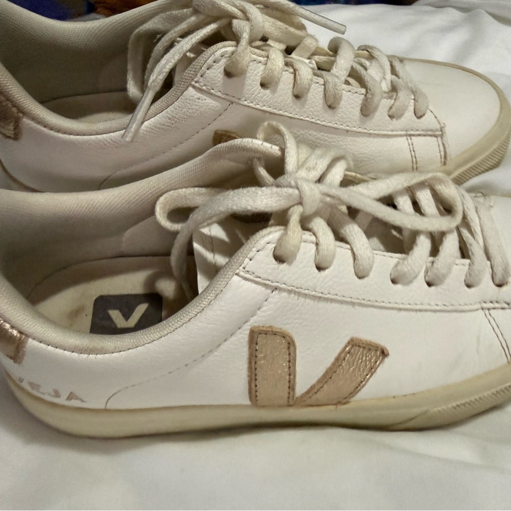 Veja campo sneakers. Size 37.